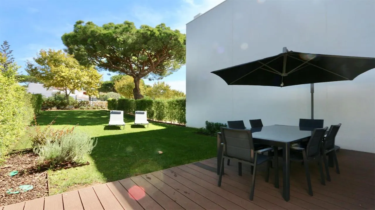 Villa Miya: Marina-Adjacent Retreat with Pool and Clever Details Vilamoura 0*,  Portugal
