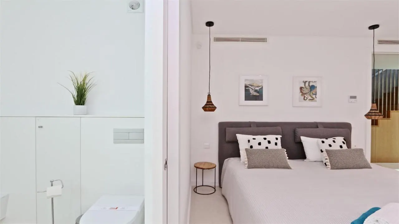 Villa Miya: Marina-Adjacent Retreat with Pool and Clever Details Vilamoura